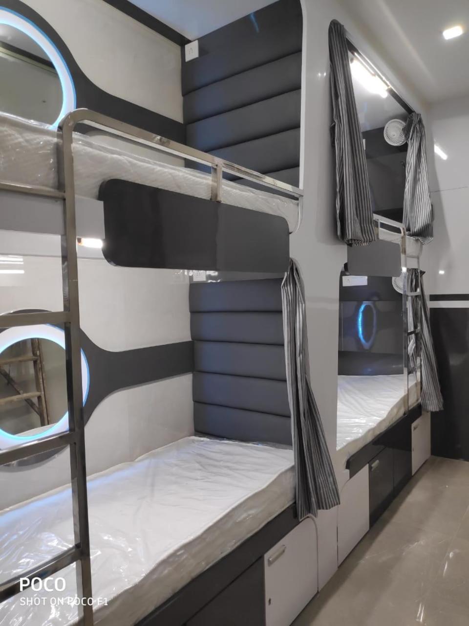 Ocean Dormitory Mumbai  Buitenkant foto