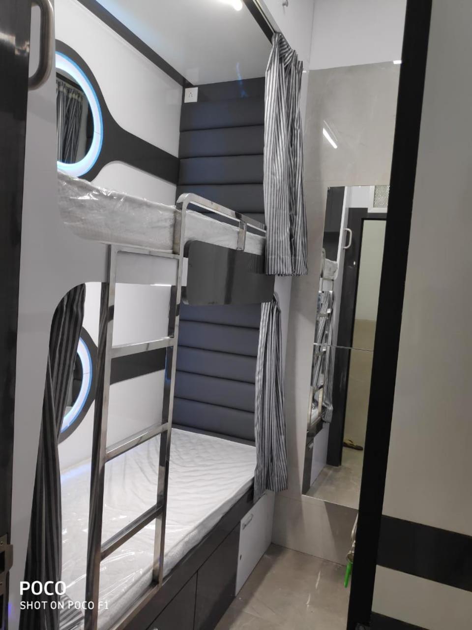 Ocean Dormitory Mumbai  Buitenkant foto