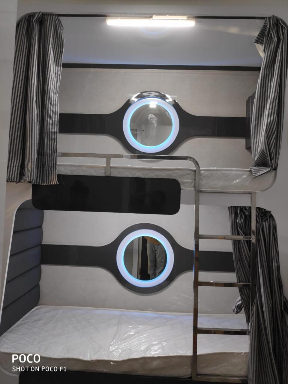 Ocean Dormitory Mumbai  Buitenkant foto