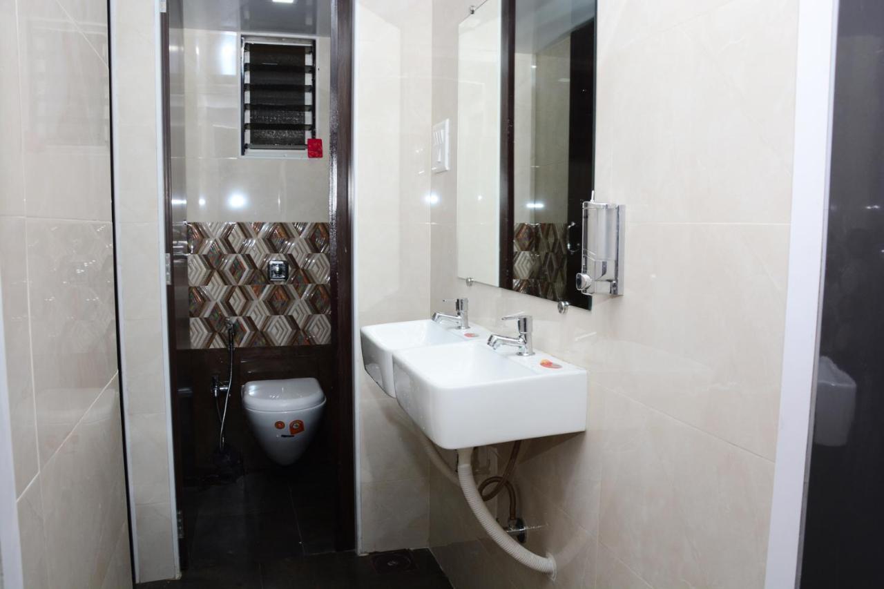 Ocean Dormitory Mumbai  Buitenkant foto
