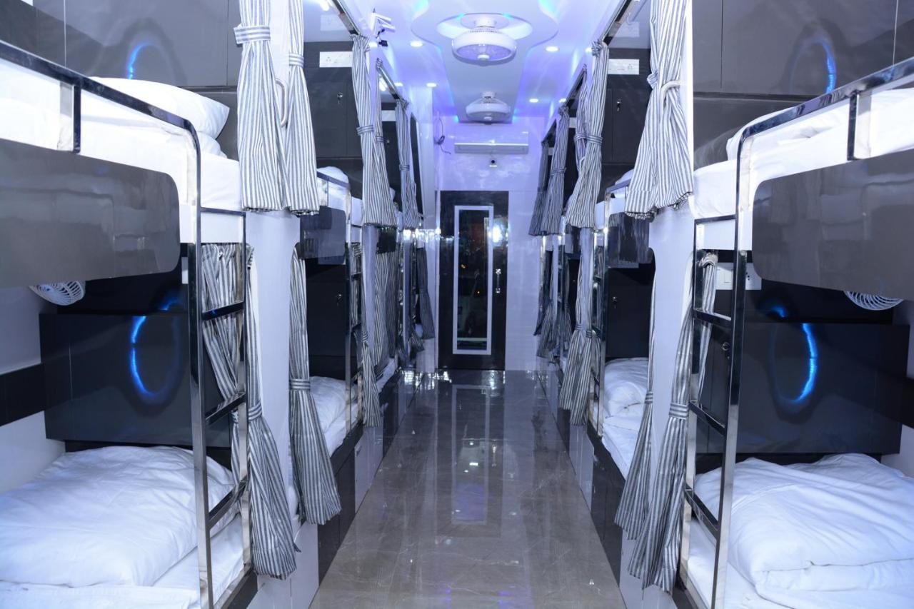 Ocean Dormitory Mumbai  Buitenkant foto