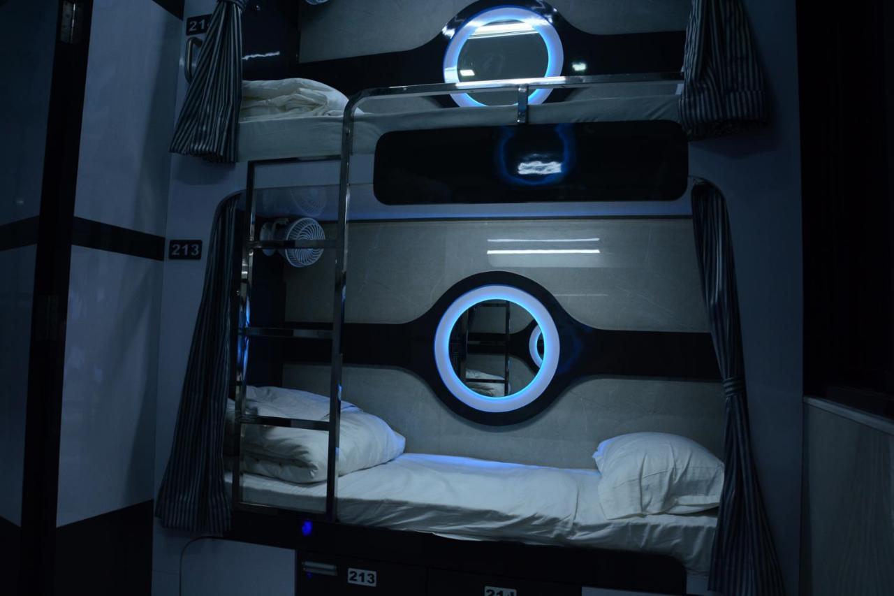 Ocean Dormitory Mumbai  Buitenkant foto