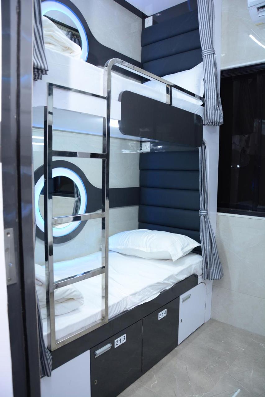 Ocean Dormitory Mumbai  Buitenkant foto