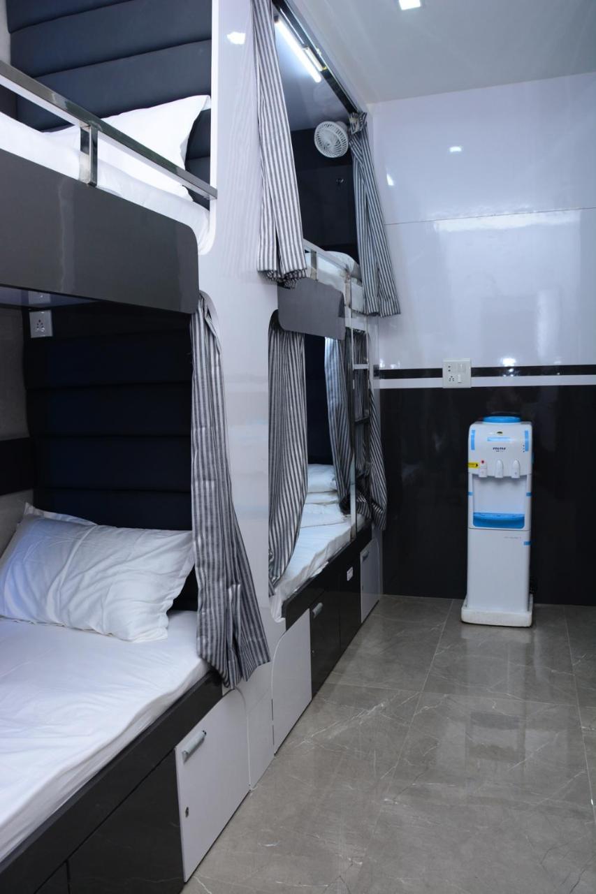 Ocean Dormitory Mumbai  Buitenkant foto