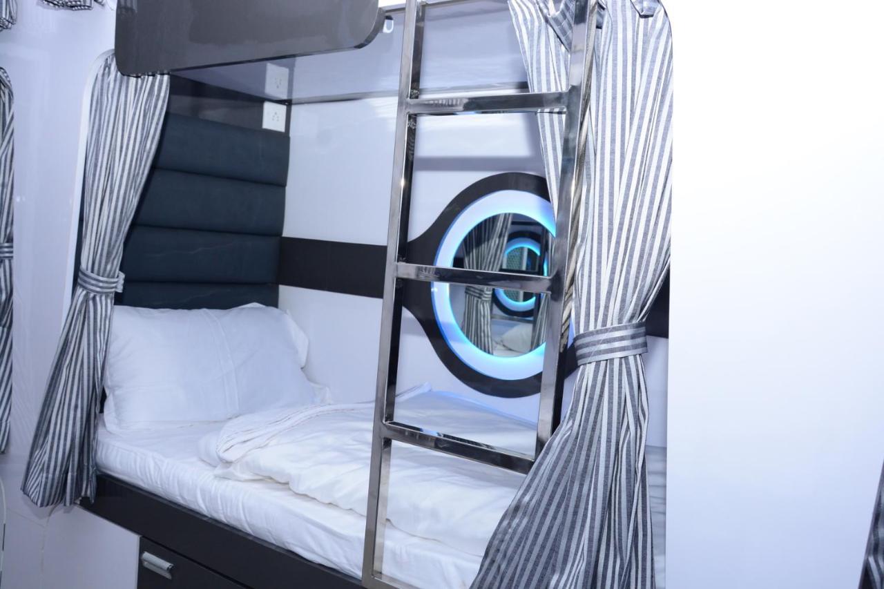 Ocean Dormitory Mumbai  Buitenkant foto