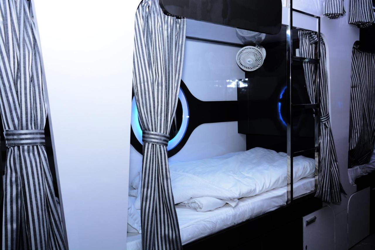 Ocean Dormitory Mumbai  Buitenkant foto