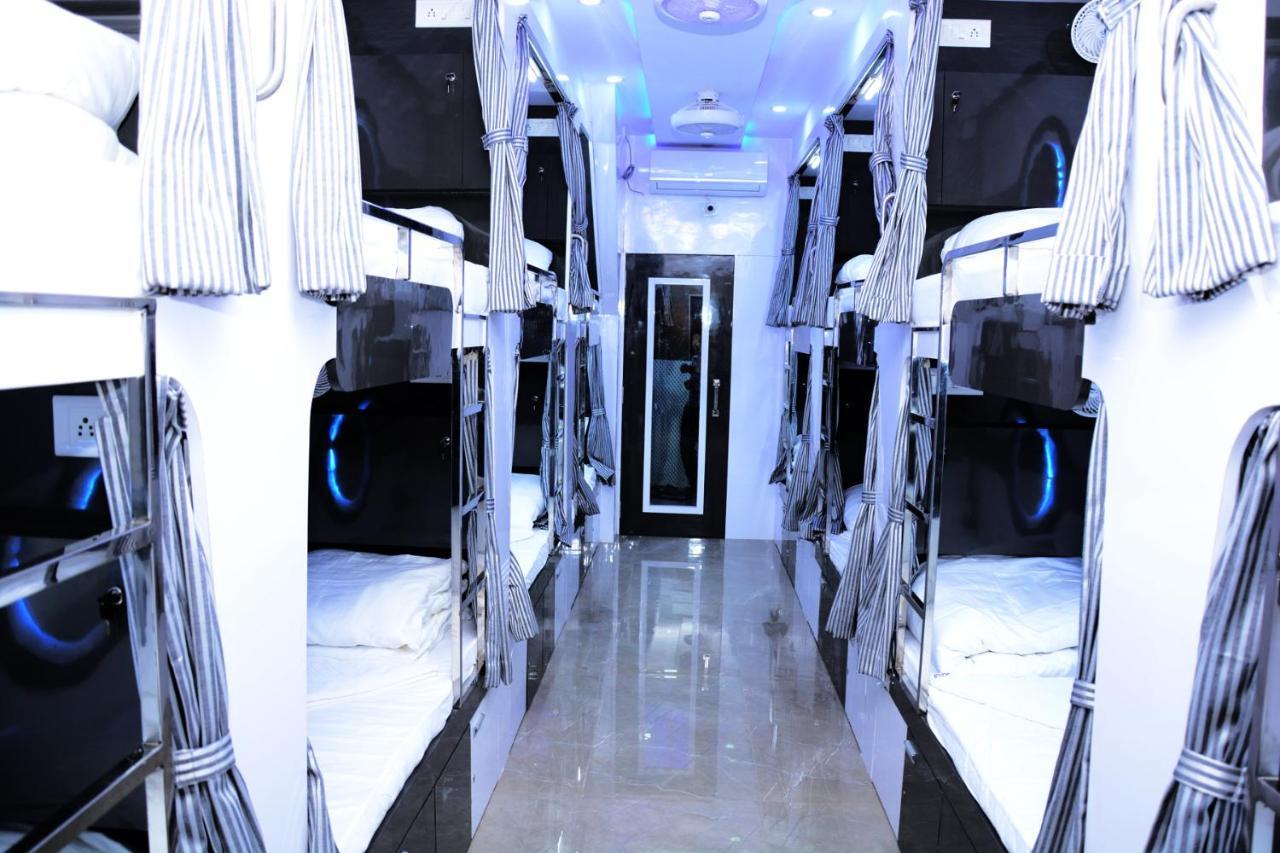 Ocean Dormitory Mumbai  Buitenkant foto