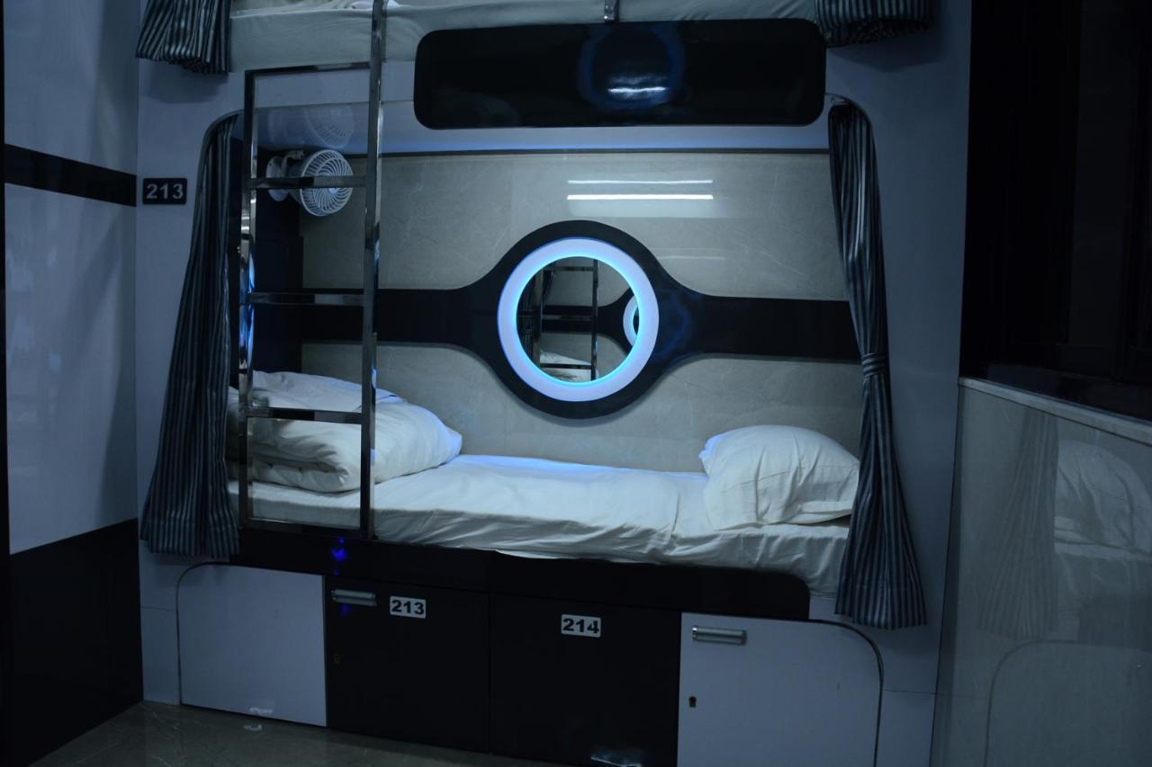 Ocean Dormitory Mumbai  Buitenkant foto