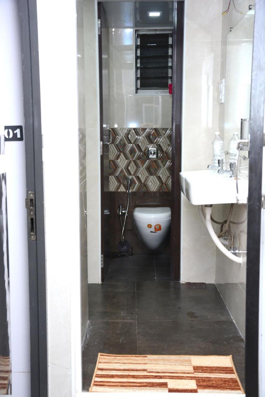 Ocean Dormitory Mumbai  Buitenkant foto