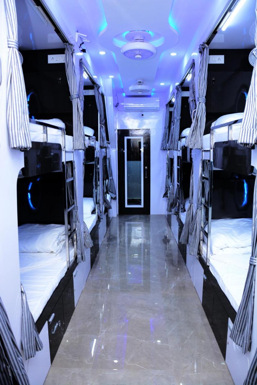 Ocean Dormitory Mumbai  Buitenkant foto