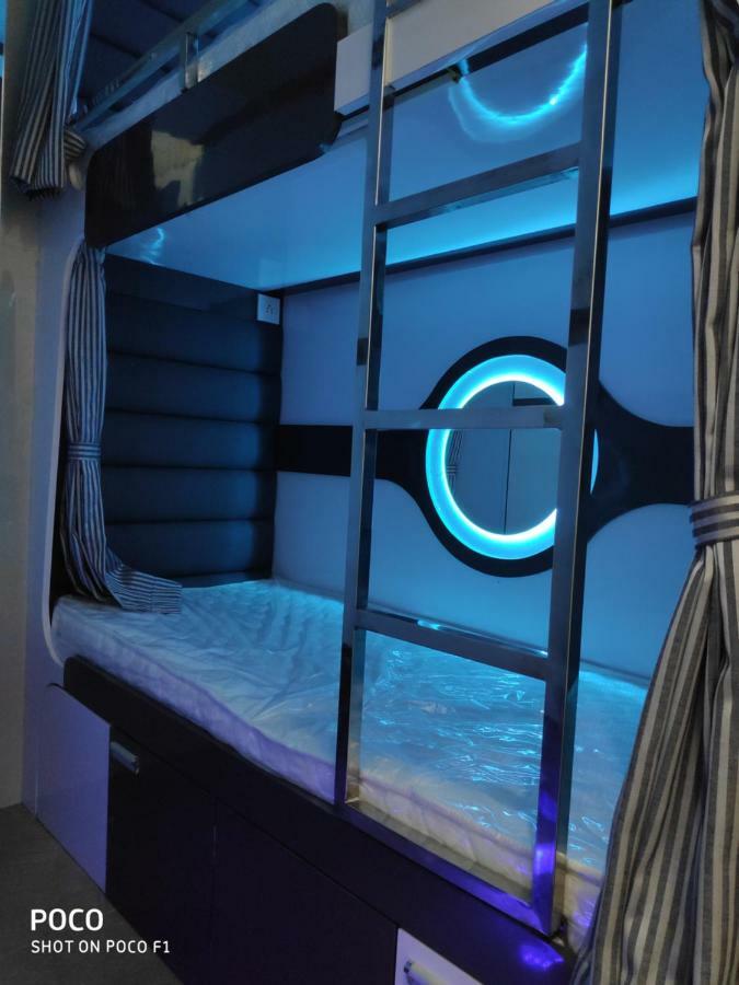 Ocean Dormitory Mumbai  Buitenkant foto
